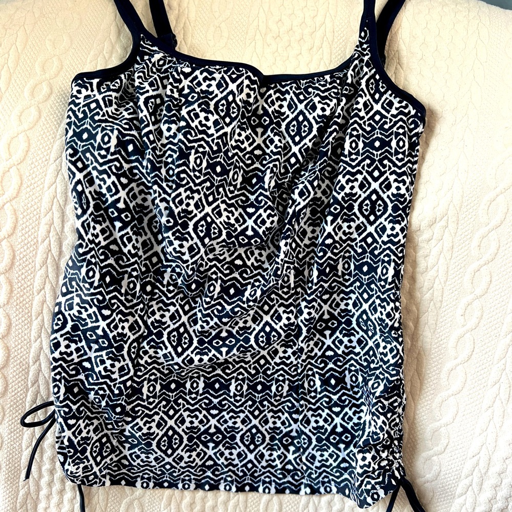 Perfect black and white Panache Swim Tankini top, 34DD, built in bra
